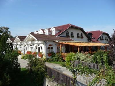 Sziget Hotel&Restaurant Tarján Exterior foto